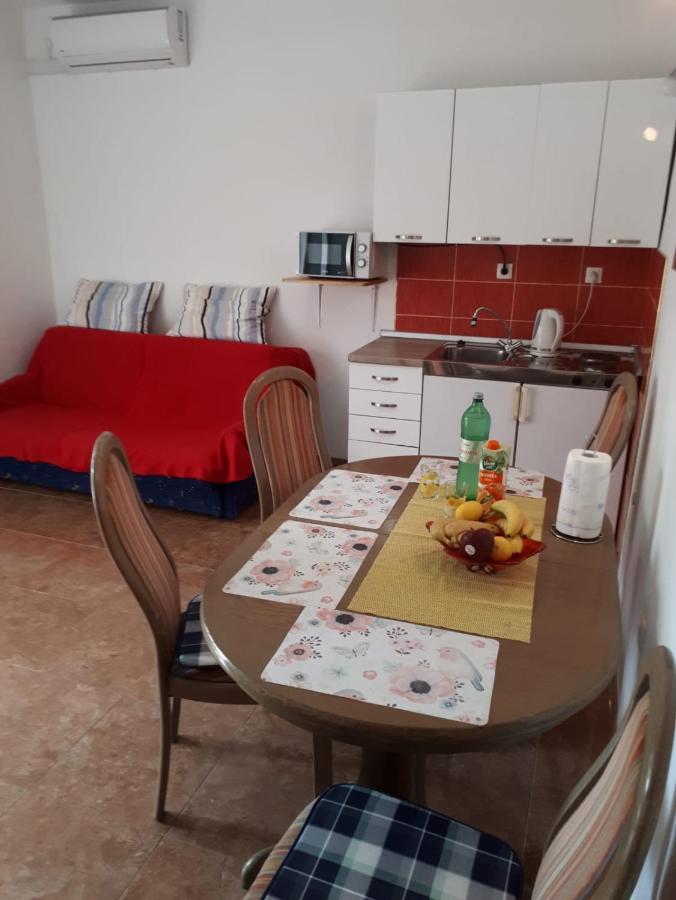 Apartament Apartman Laura Kaštela Zewnętrze zdjęcie