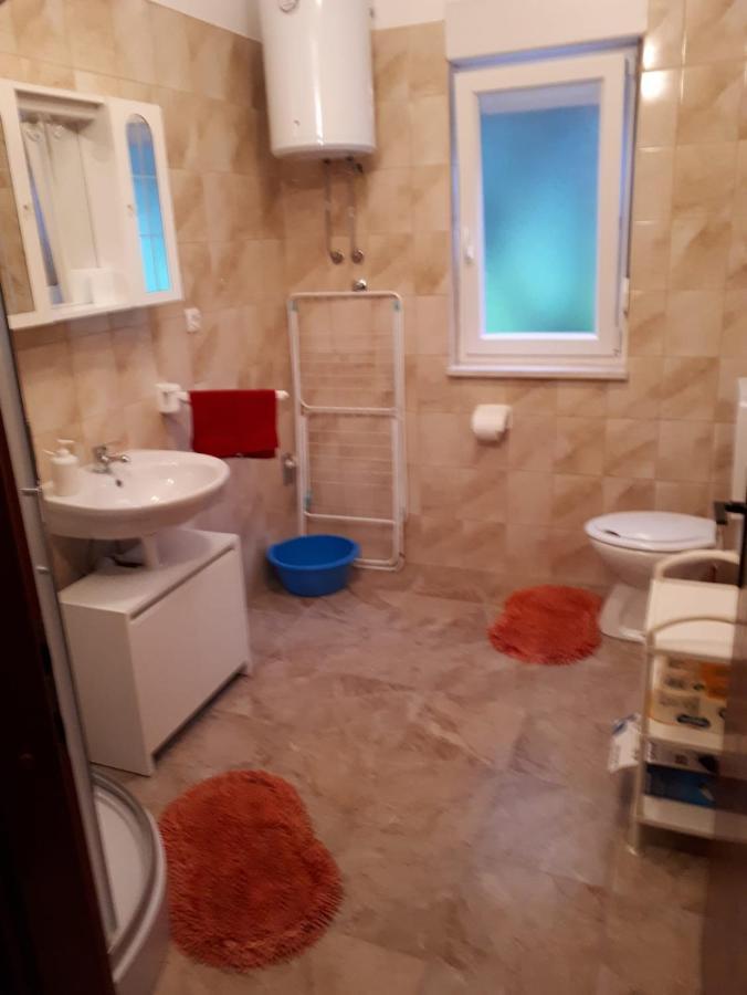 Apartament Apartman Laura Kaštela Zewnętrze zdjęcie