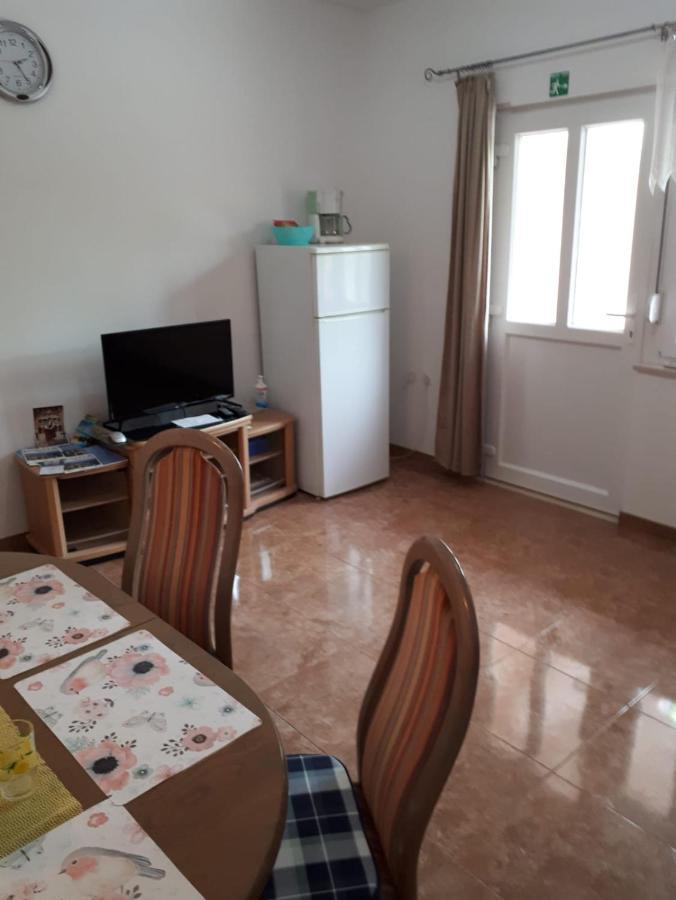 Apartament Apartman Laura Kaštela Zewnętrze zdjęcie